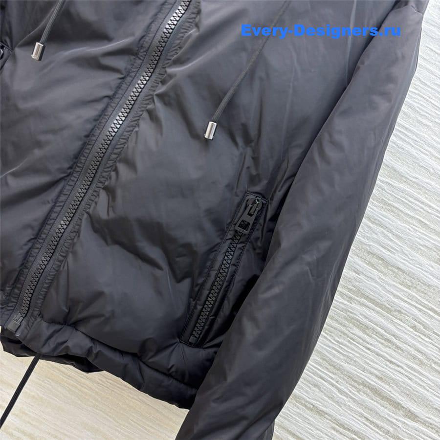 D10r hooded down jacket