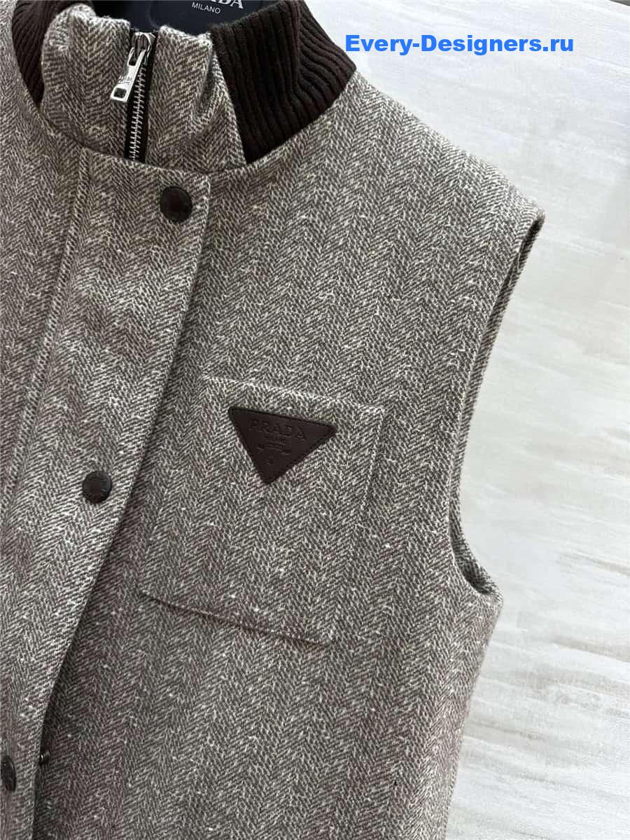 Pra*a stand collar sleeveless vest jacket