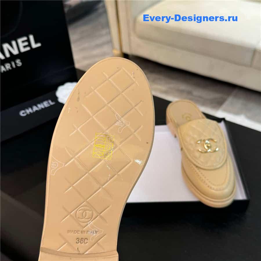 ch**el turn-lock D1am0nd-quilted loafers in nude