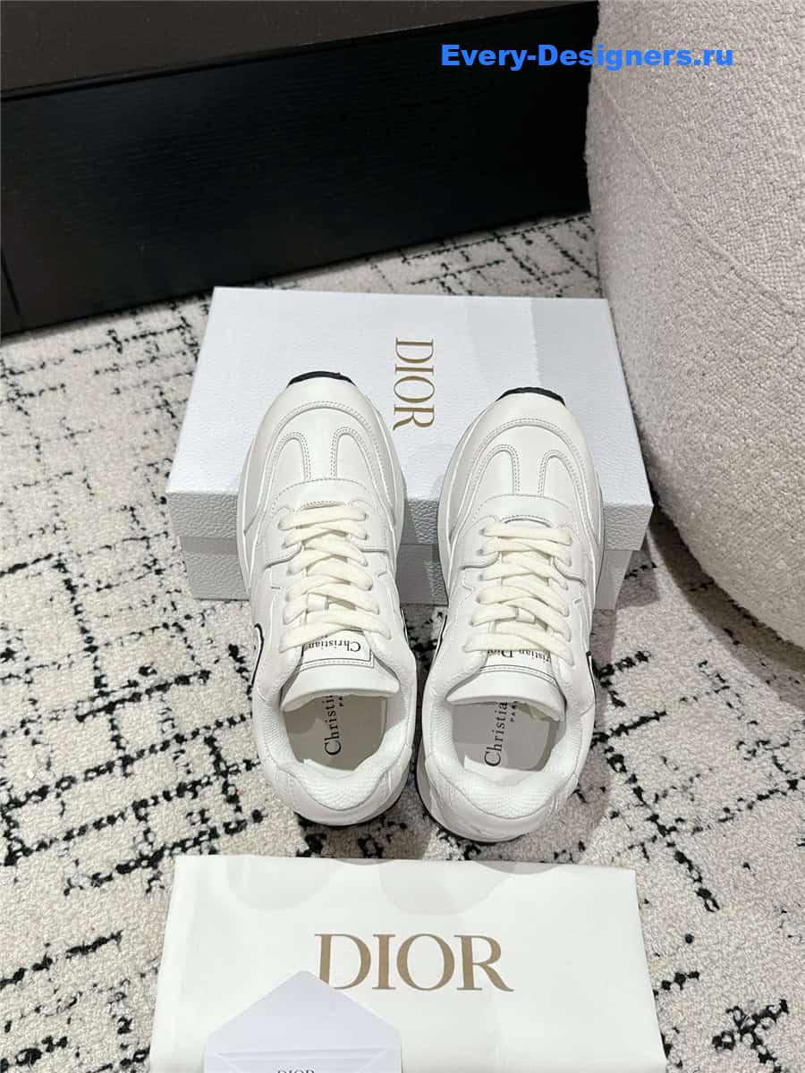 c’est D10r sneaker