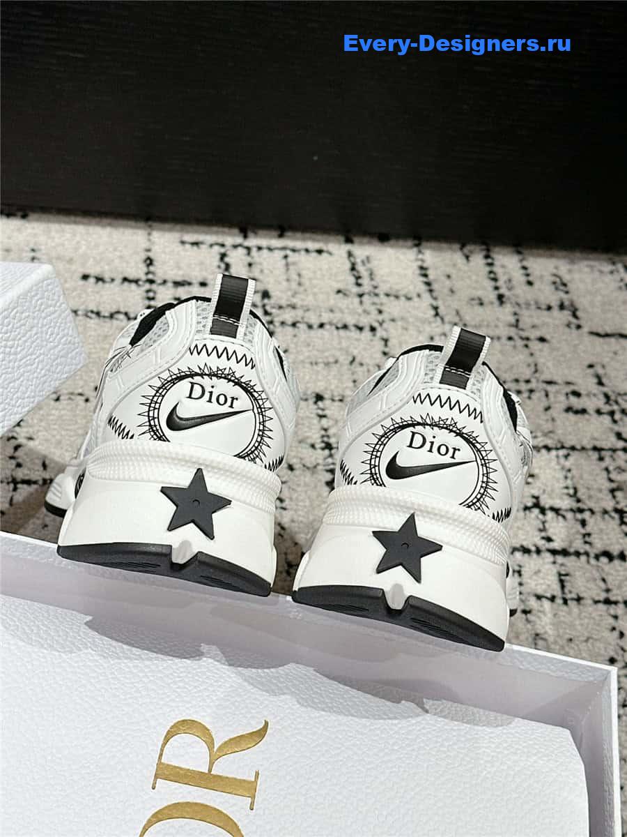 D10r nike sneakers