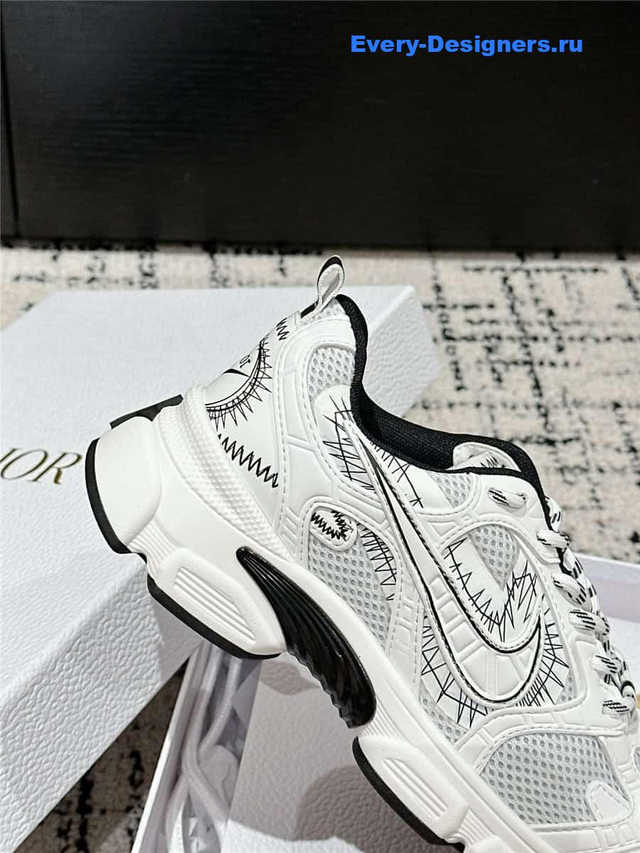 D10r nike sneakers