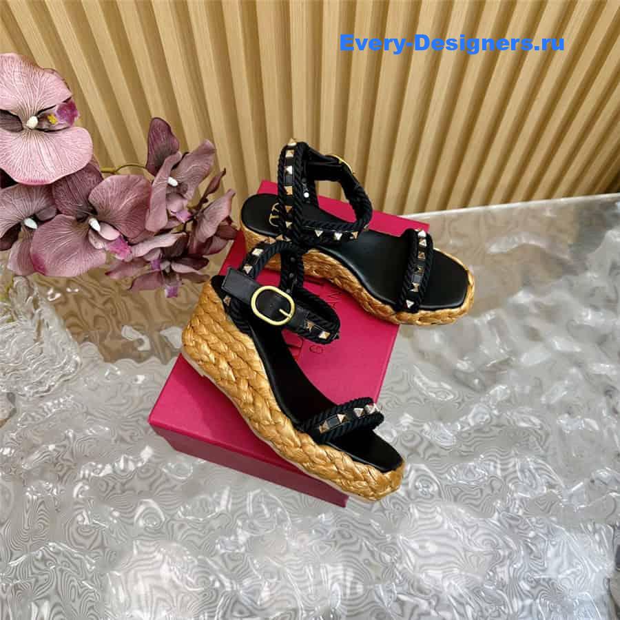 Va1e*ntin0 rockstud black wedge calfskin sandals