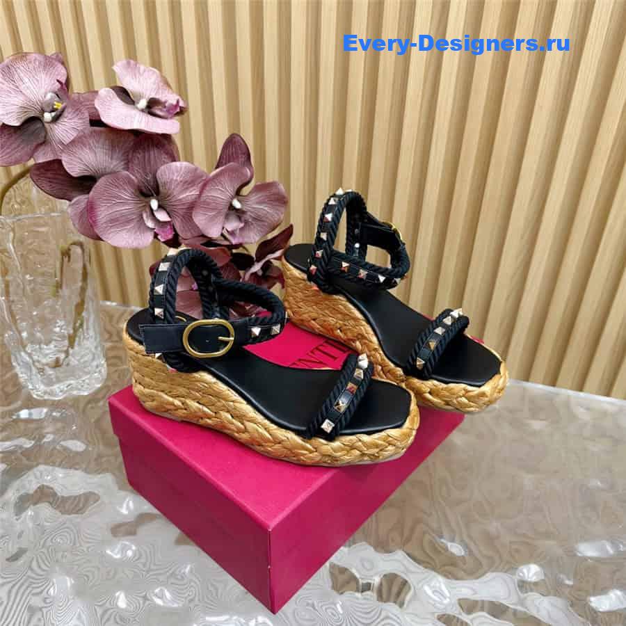 Va1e*ntin0 rockstud black wedge calfskin sandals