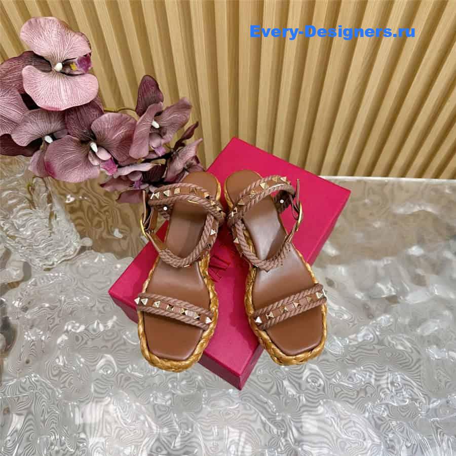 Va1e*ntin0 rockstud beige wedge calfskin sandals