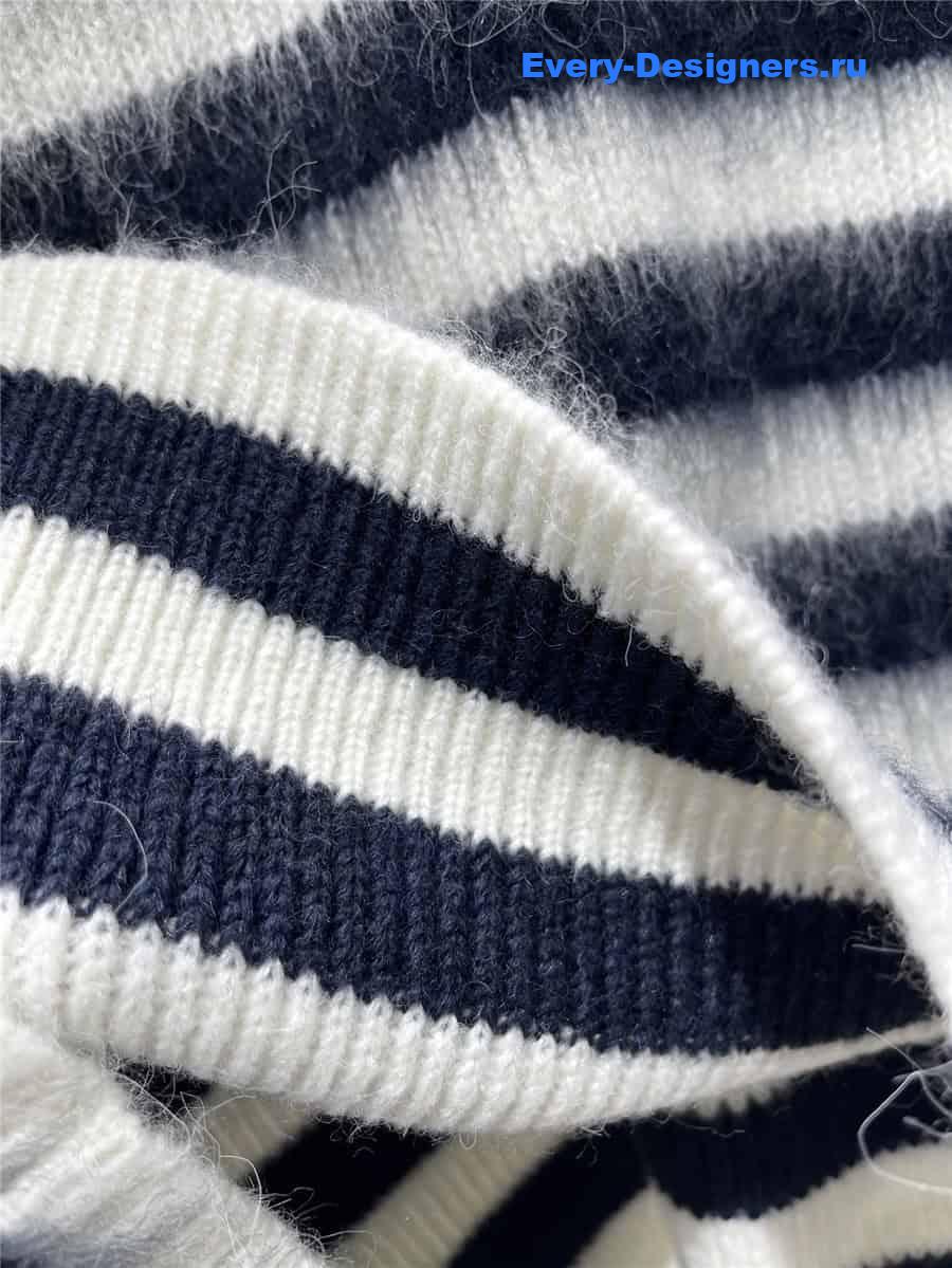 D10r striped sweater in black