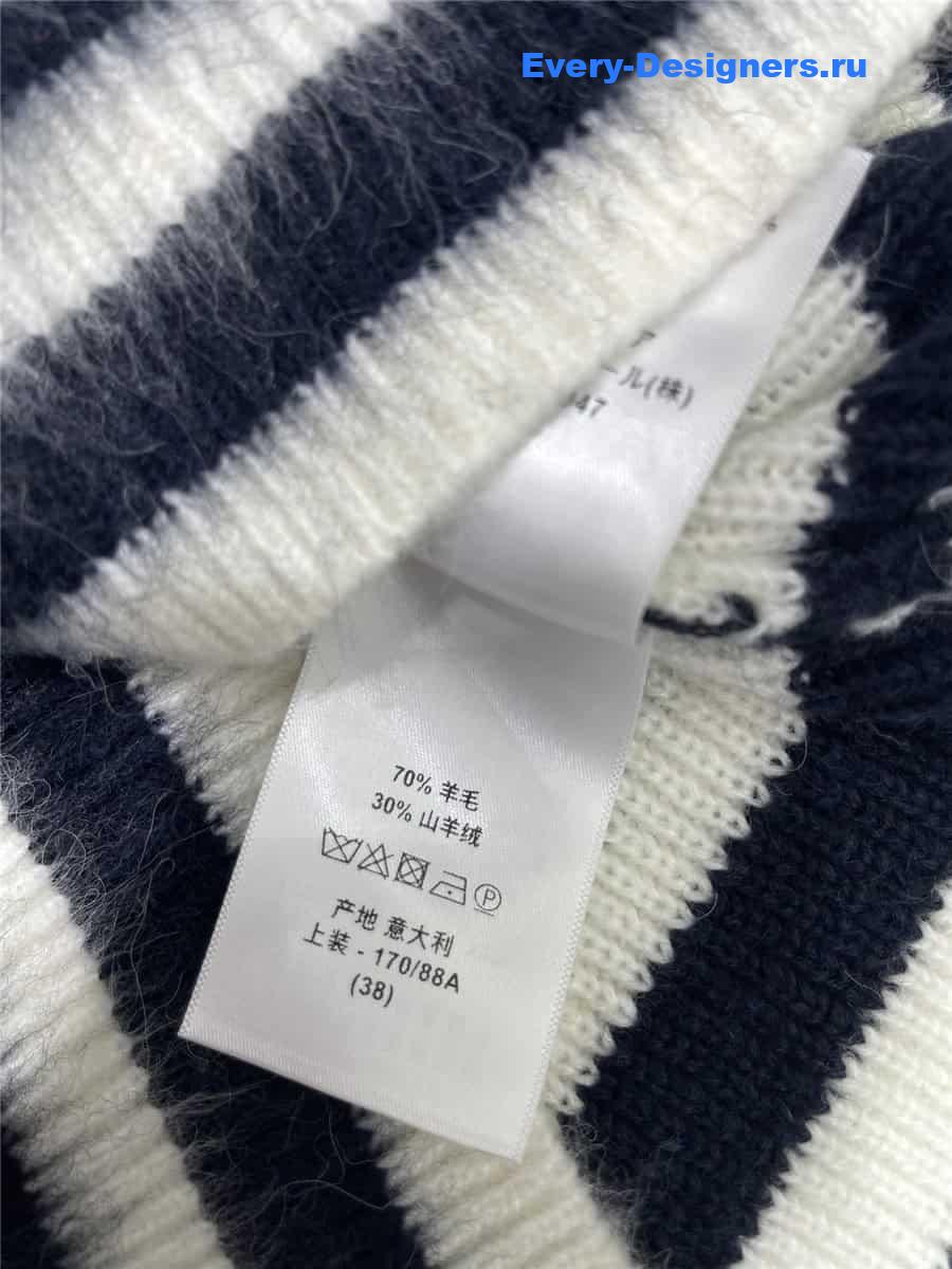 D10r striped sweater in black