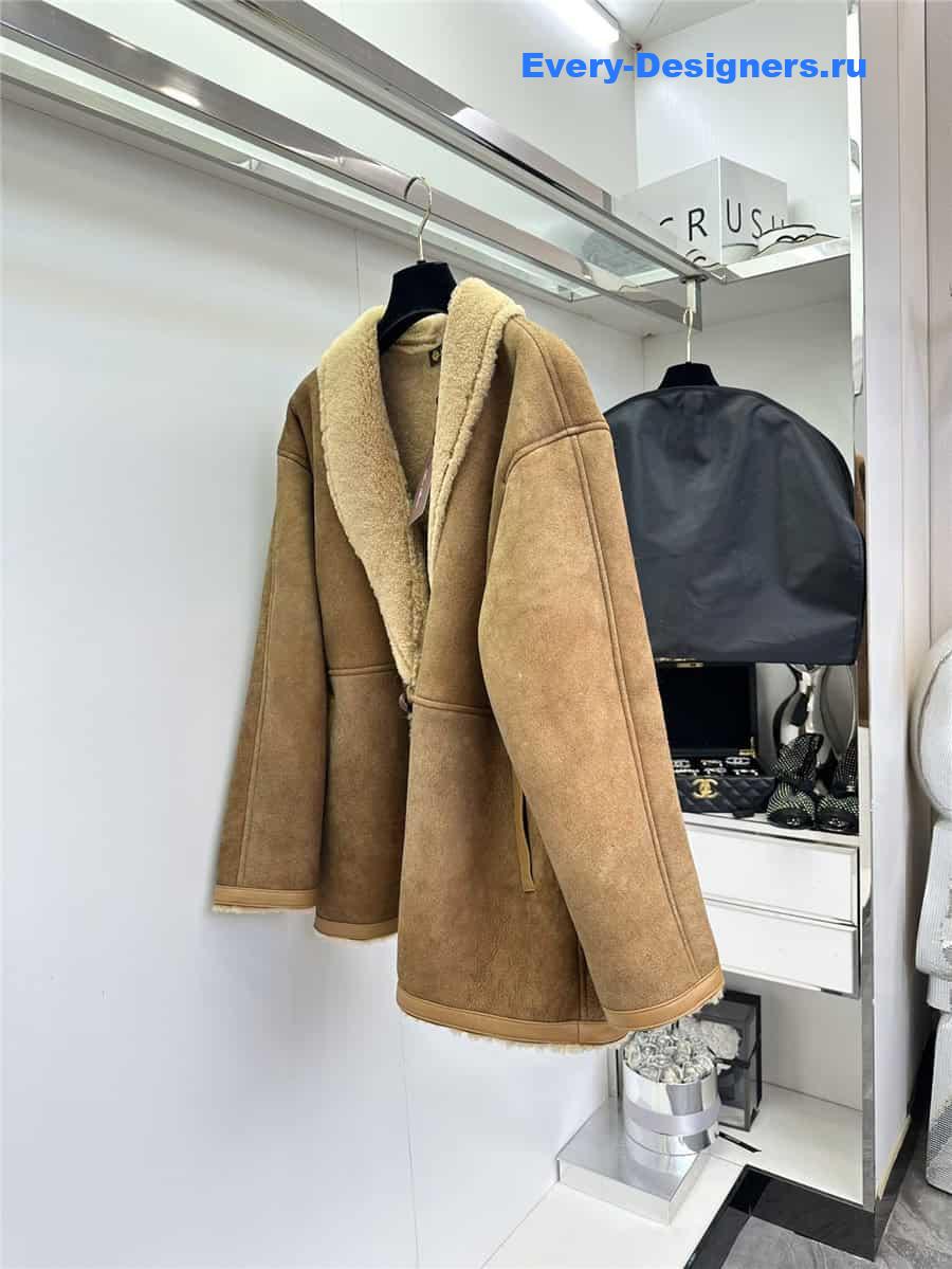 L0r0 P1ana fur coat