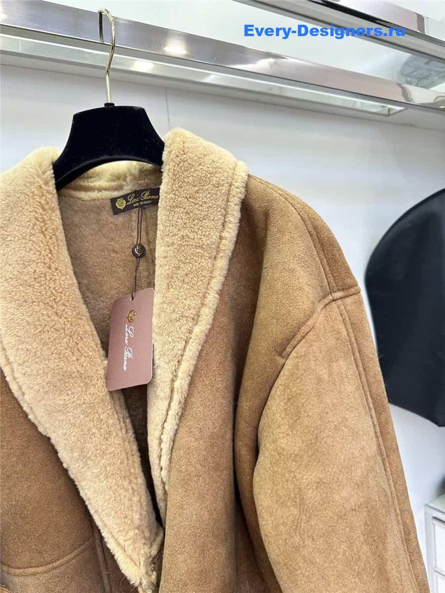 L0r0 P1ana fur coat