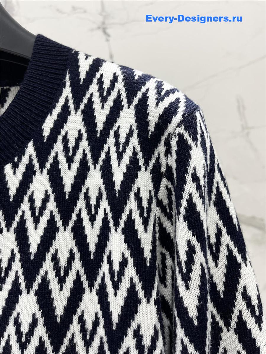 Va1e*ntin0 toute la v cardigan in black