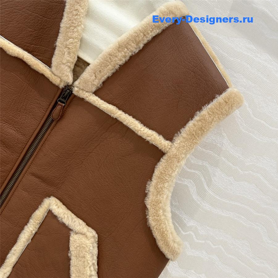 Ce1i*e fur vest