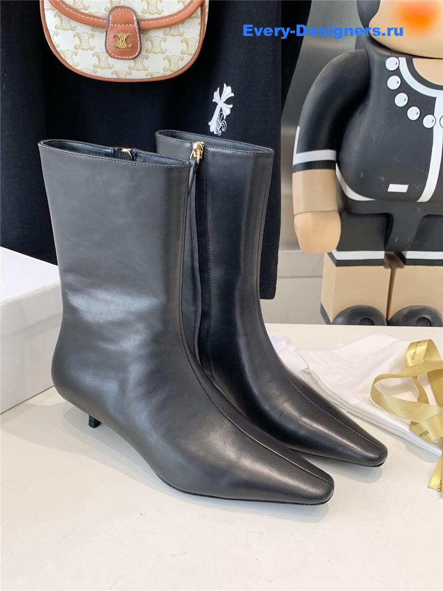 The R0w liisa black leather ankle boots