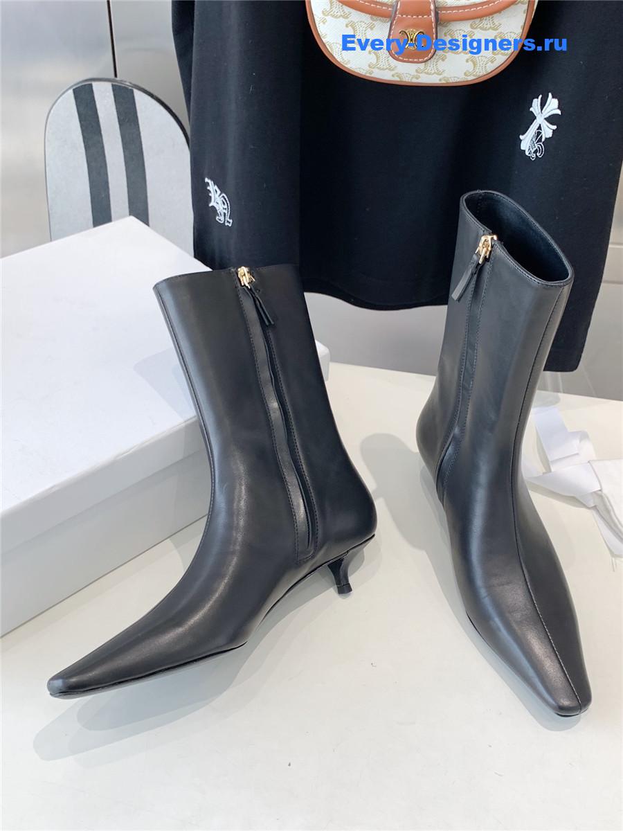 The R0w liisa black leather ankle boots