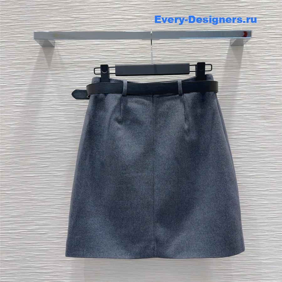 Pra*a new short skirt