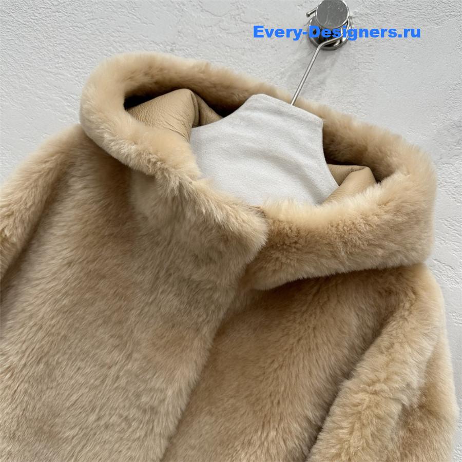 L0r0 P1ana short shearling coat
