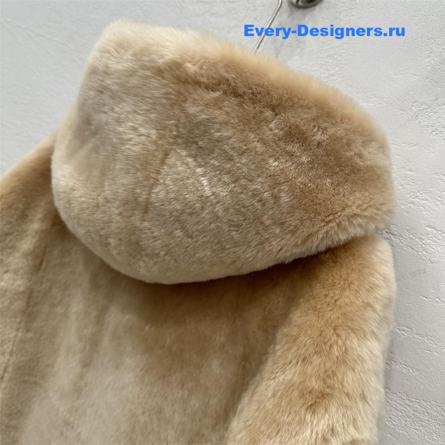 L0r0 P1ana short shearling coat