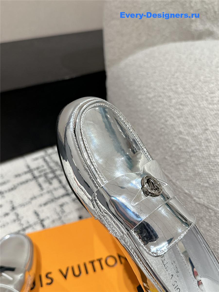 l0vis Vvtt0n lv chess flat loafer silver