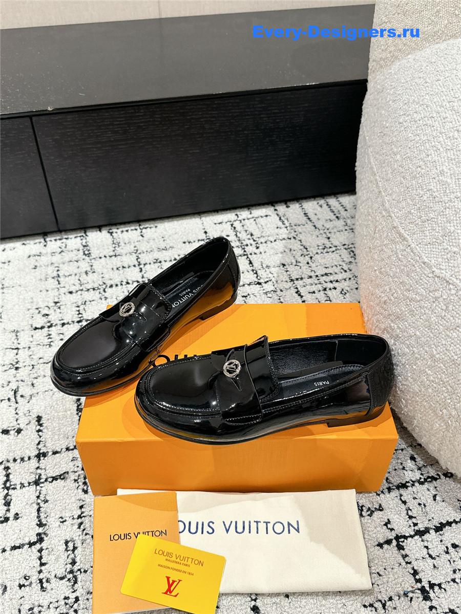 l0vis Vvtt0n lv chess flat loafer black