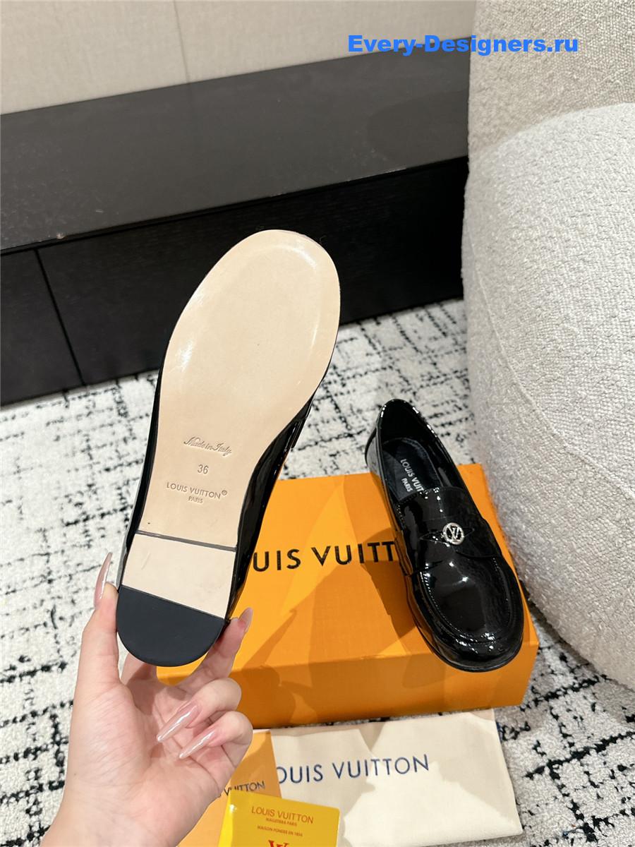 l0vis Vvtt0n lv chess flat loafer black
