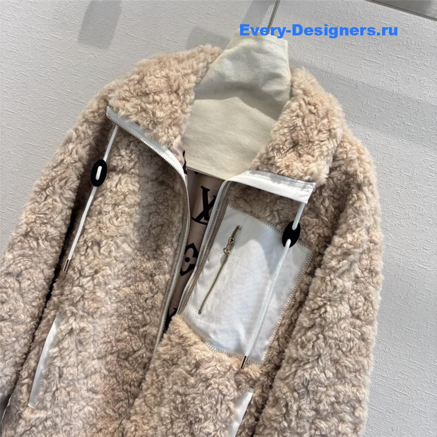 l0vis Vvtt0n lv lambswool curly lapel coat