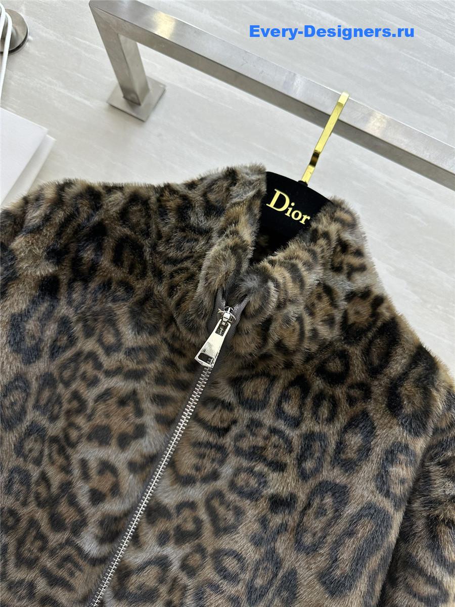 D10r leopard print shearling zip-up jacket