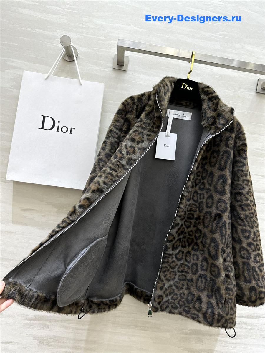 D10r leopard print shearling zip-up jacket