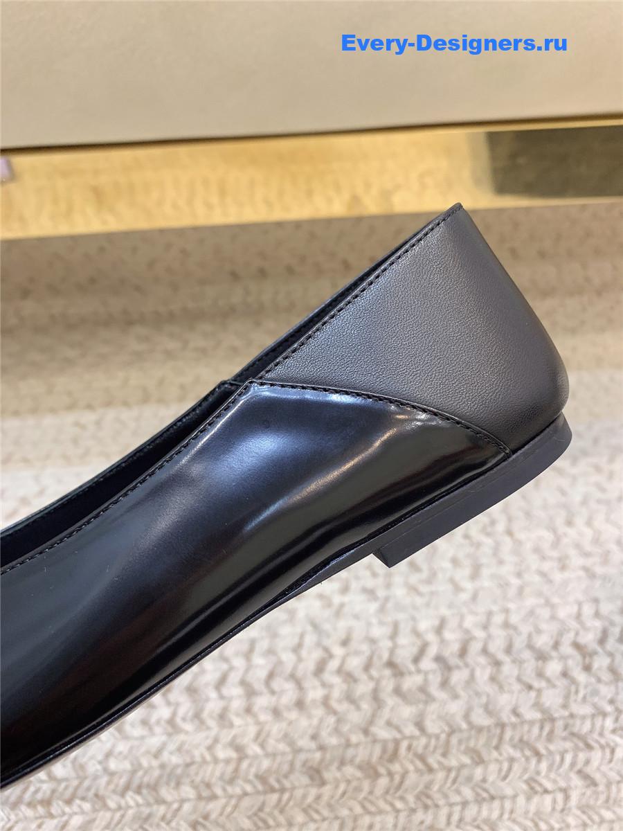 Y51 nour black glazed leather slippers