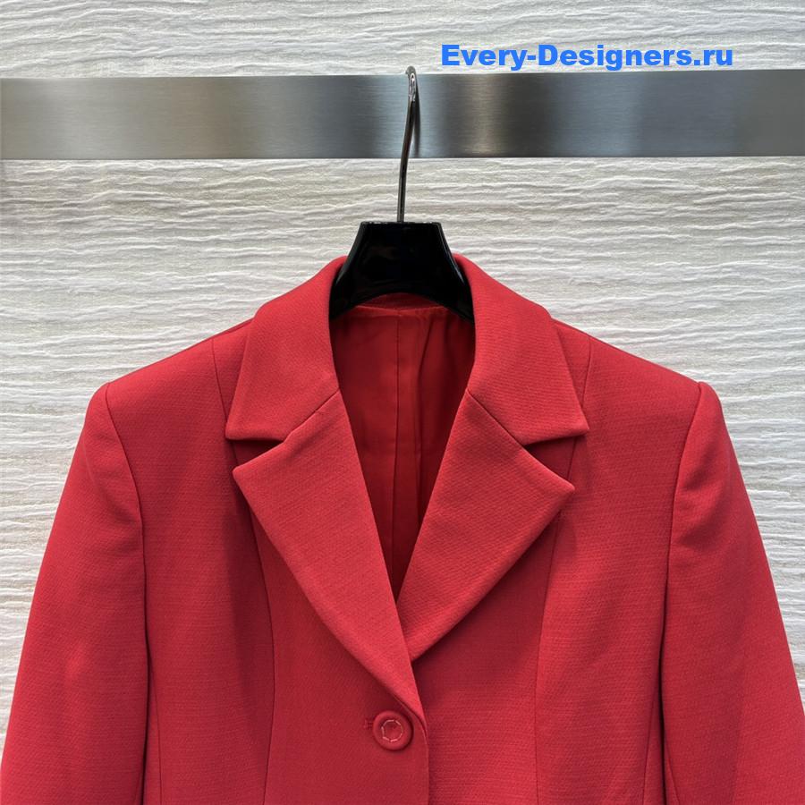 D10r red blazer