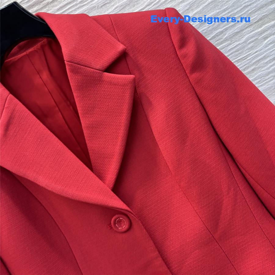 D10r red blazer