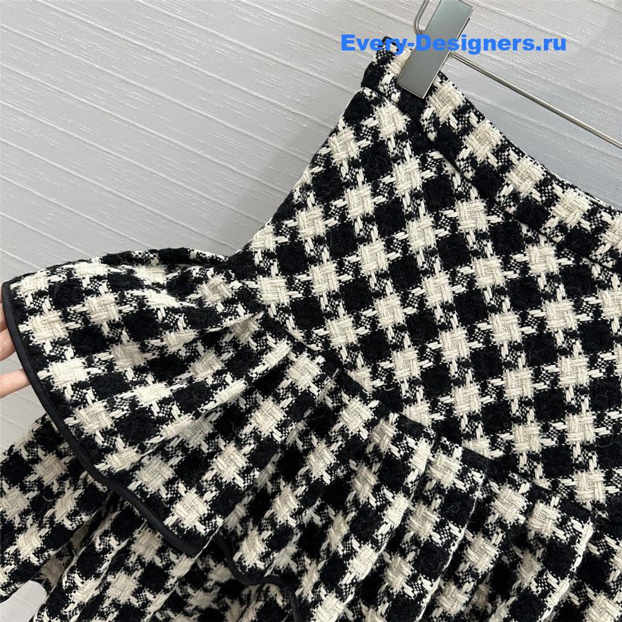 Va1e*ntin0 houndstooth cake skirt
