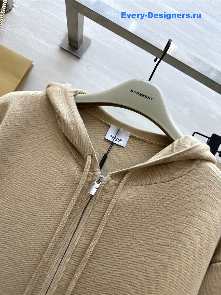 Bv*b*rry logo lettering embroidery suit