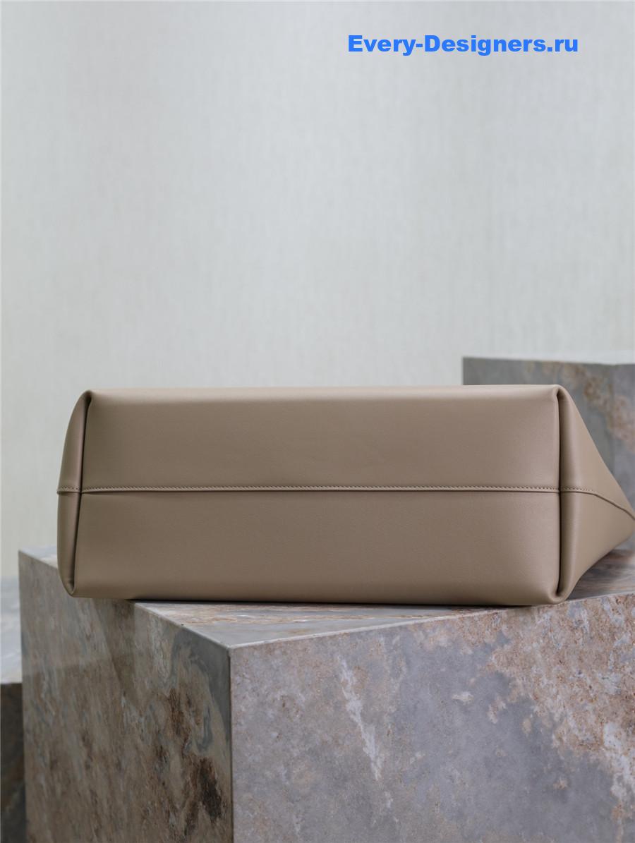 Sa1nt Lau*nt calfskin tote bag