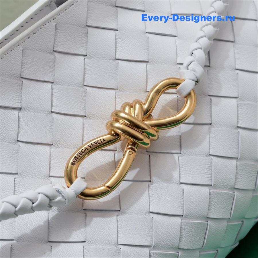 b0tt*ga Ven*ta east west andiamo shoulder bag