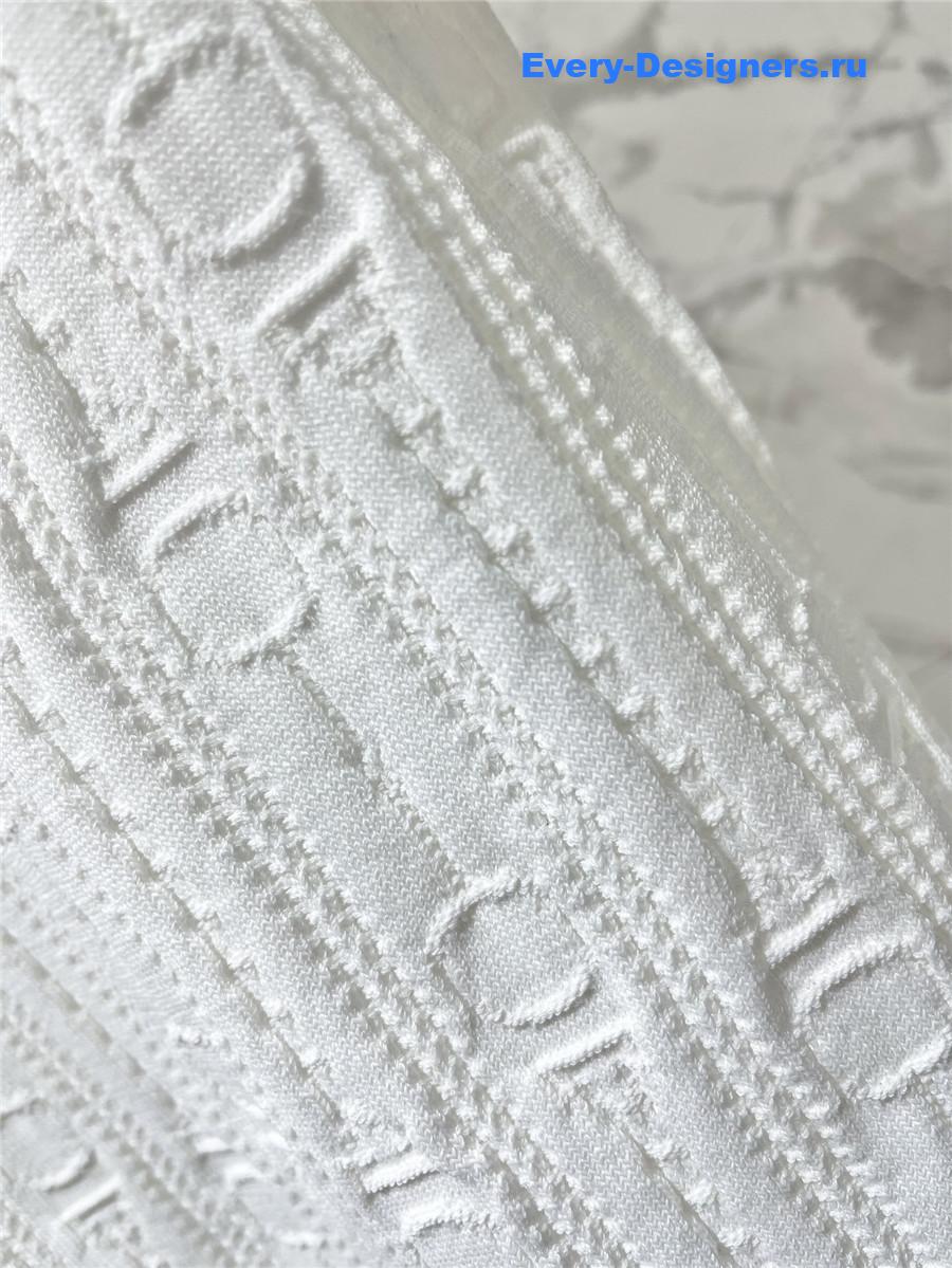 H**me5 white knitted crew neck short sleeves