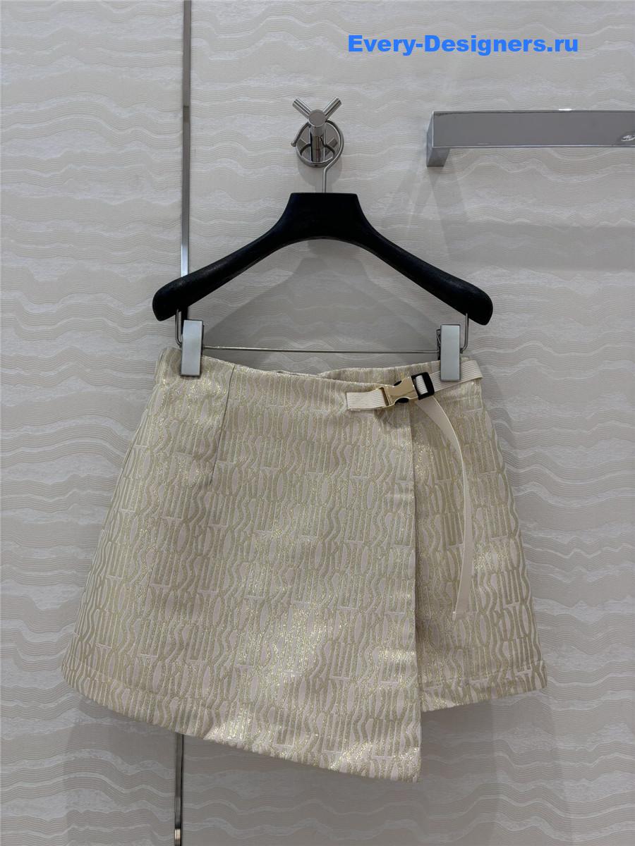 D10r or miss shorts