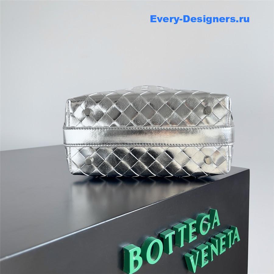 b0tt*ga Ven*ta wallace silver leather shoulder bag