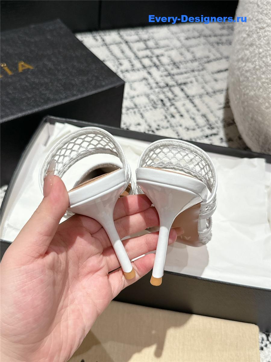 Alaia Le Coeur 90mm Leather Pumps in White