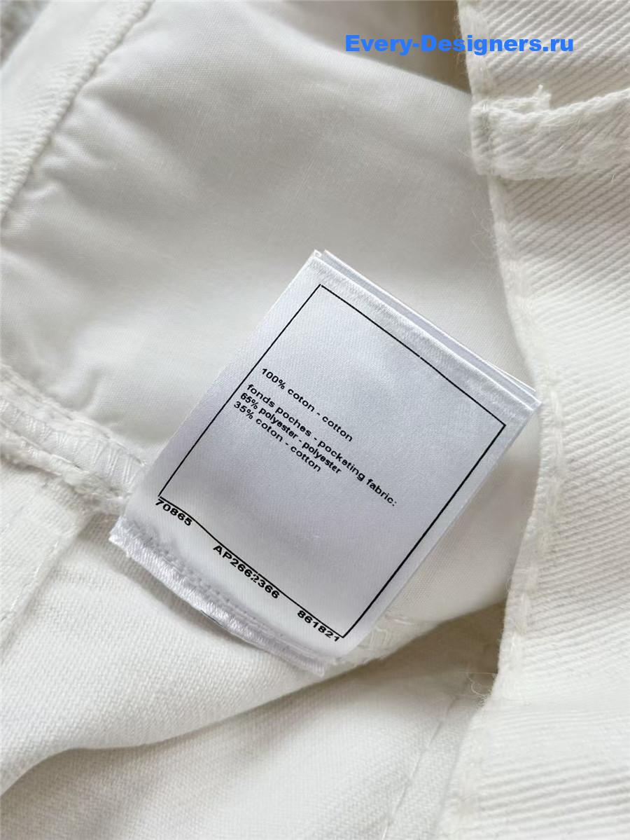 Ch**el thick line logo white jeans