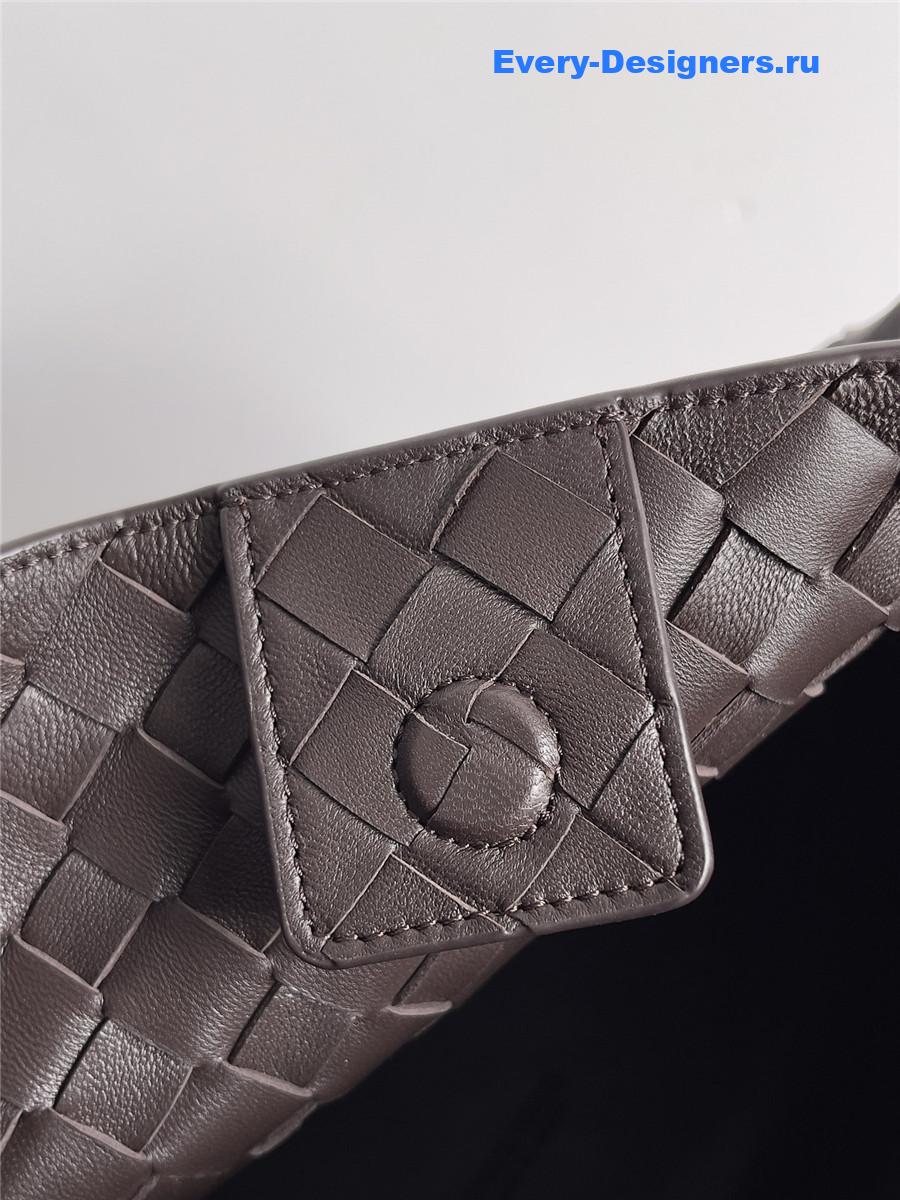 b0tt*ga Ven*ta large andiamo parachute bag brown