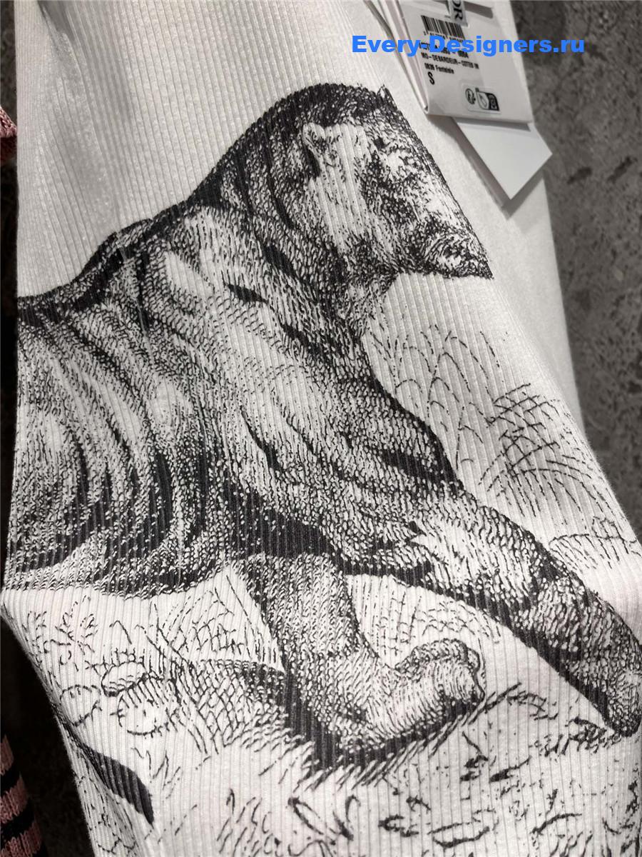 D10r white tiger print vest