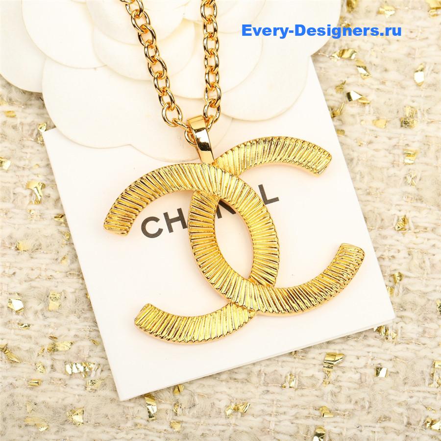 Ch**el cc logo necklace