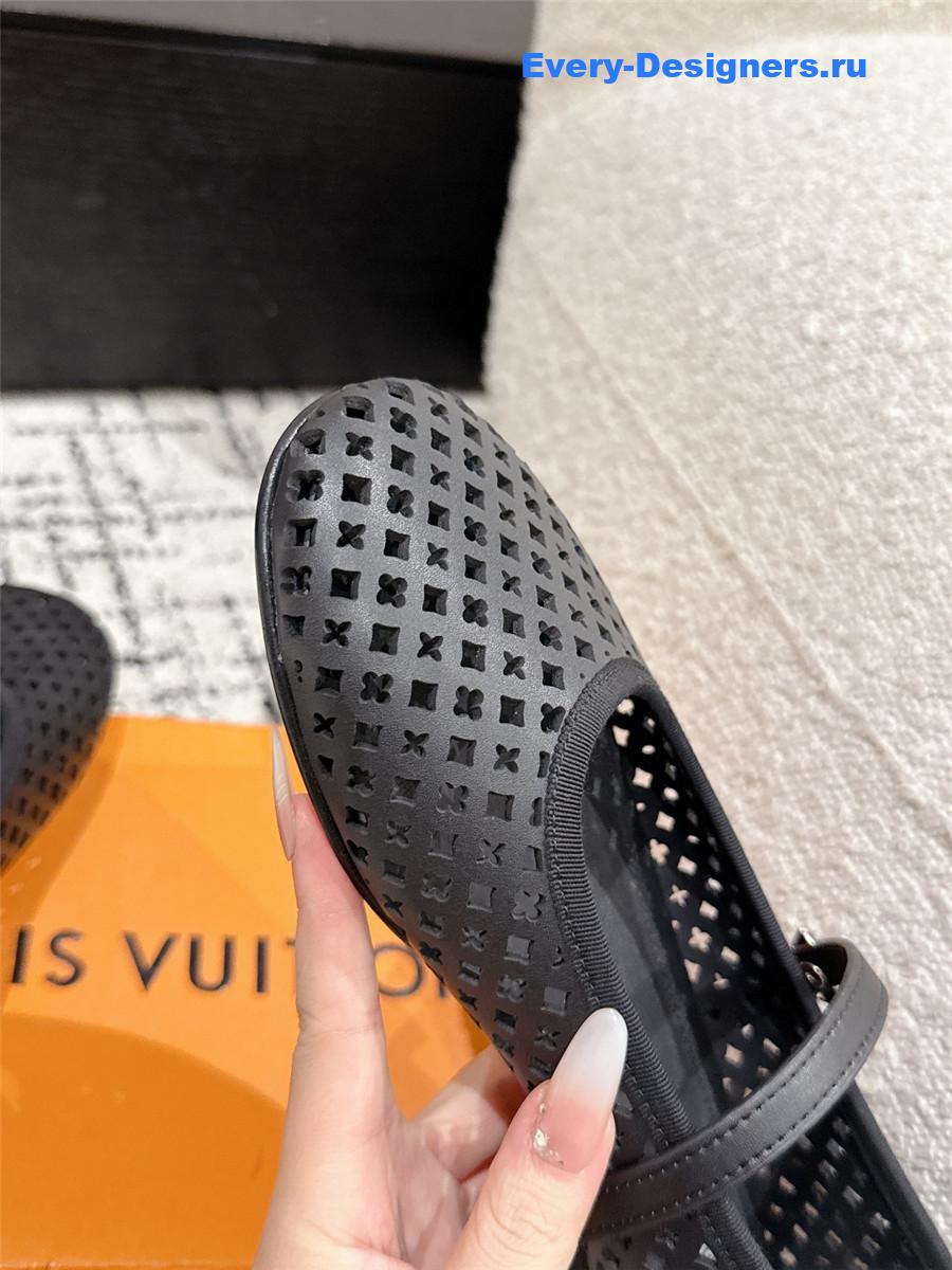 l0vis Vvtt0n perforated romy flat ballerina in black