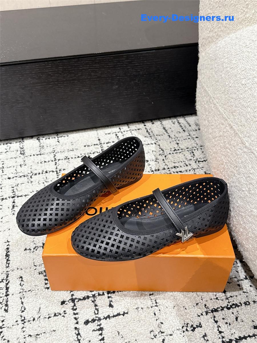 l0vis Vvtt0n perforated romy flat ballerina in black