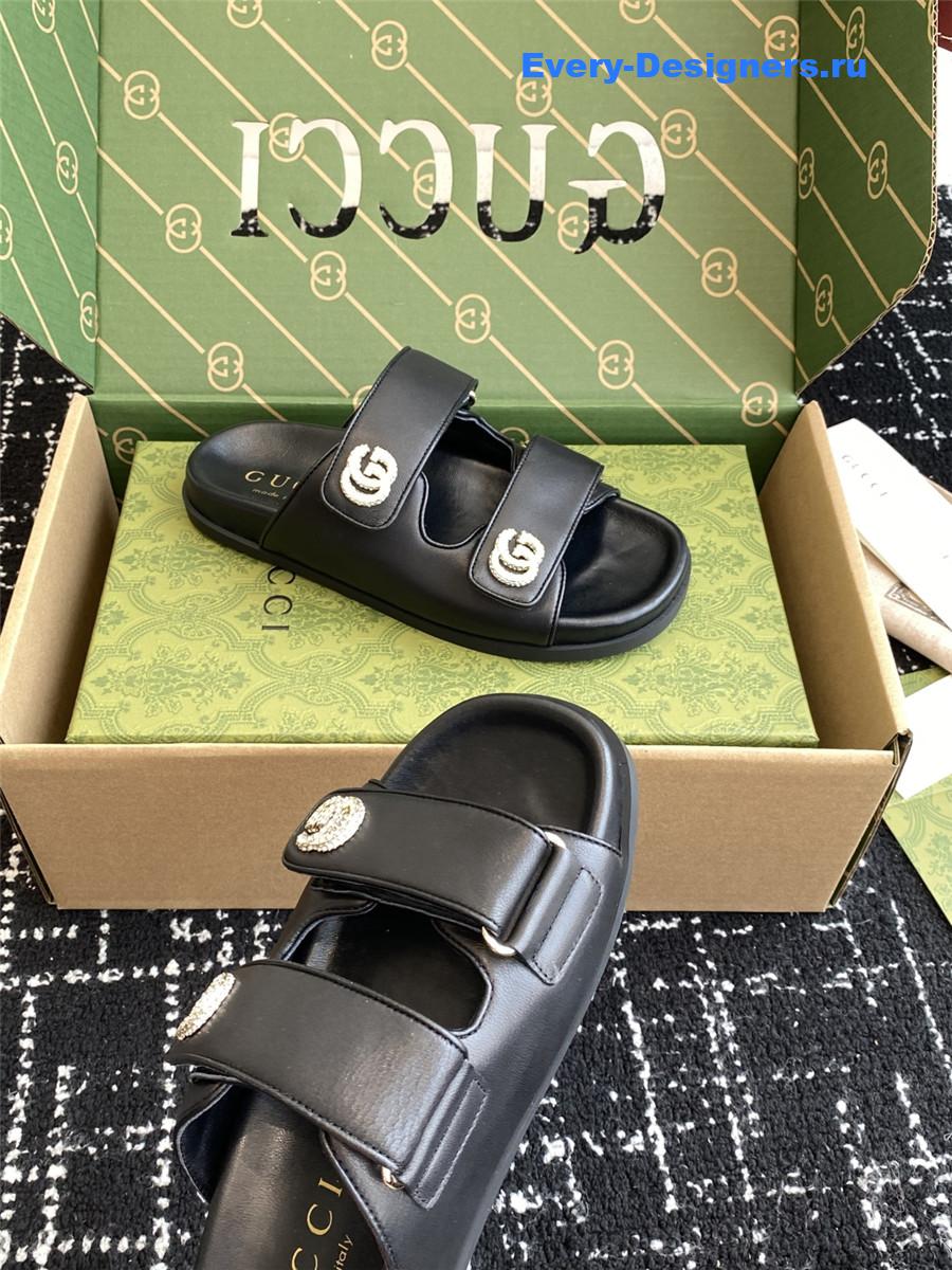 Gvc*1 gg logo slide sandals in black