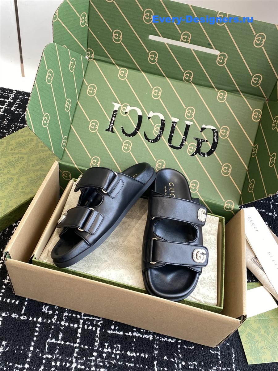 Gvc*1 gg logo slide sandals in black