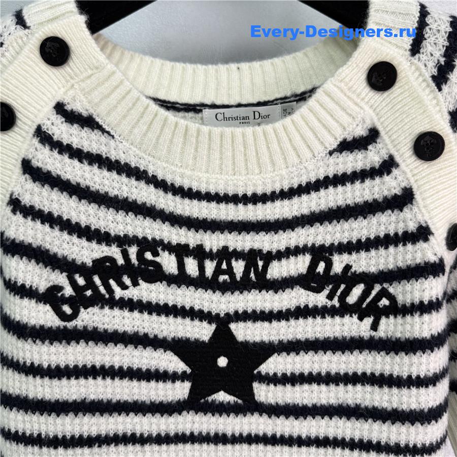 D10r logo knitted crew neck sweater