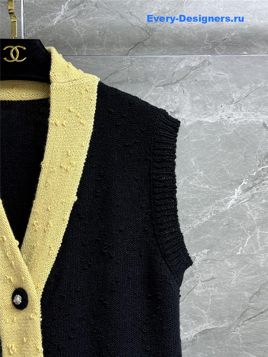 Ch**el v-neck tweed colorblock vest