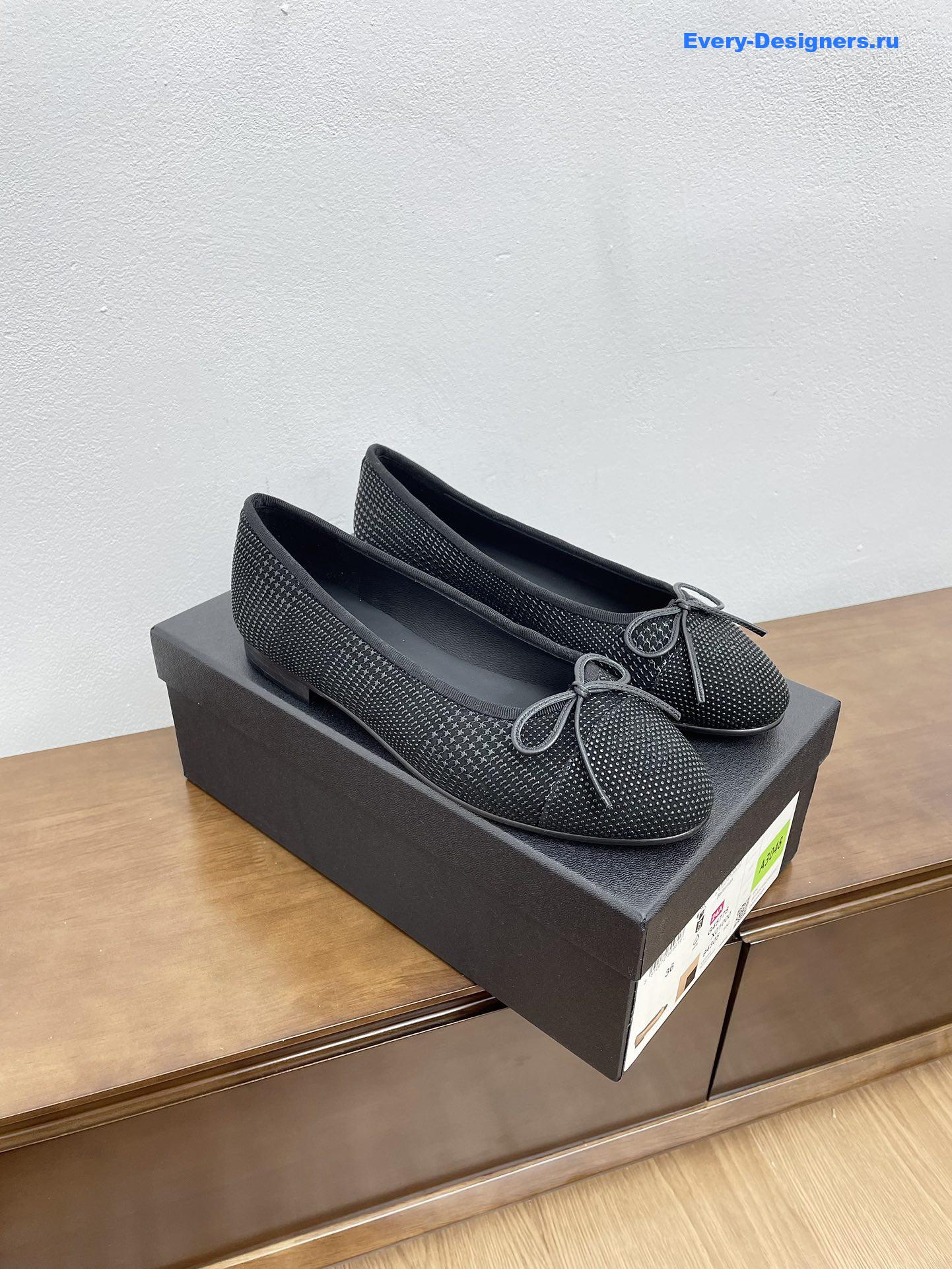 Ch**el lambskin cap toe cc ballerina flats