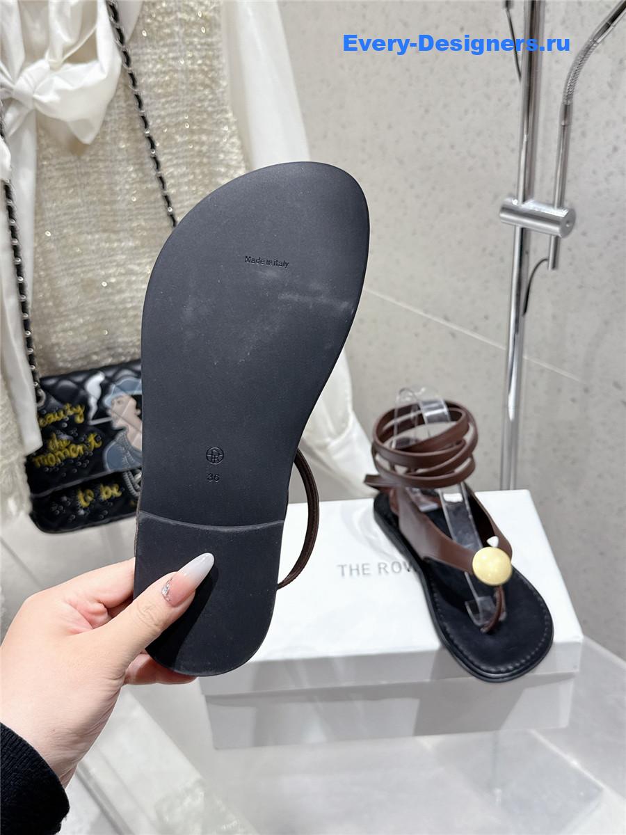 The R0w beach brown flat sandals