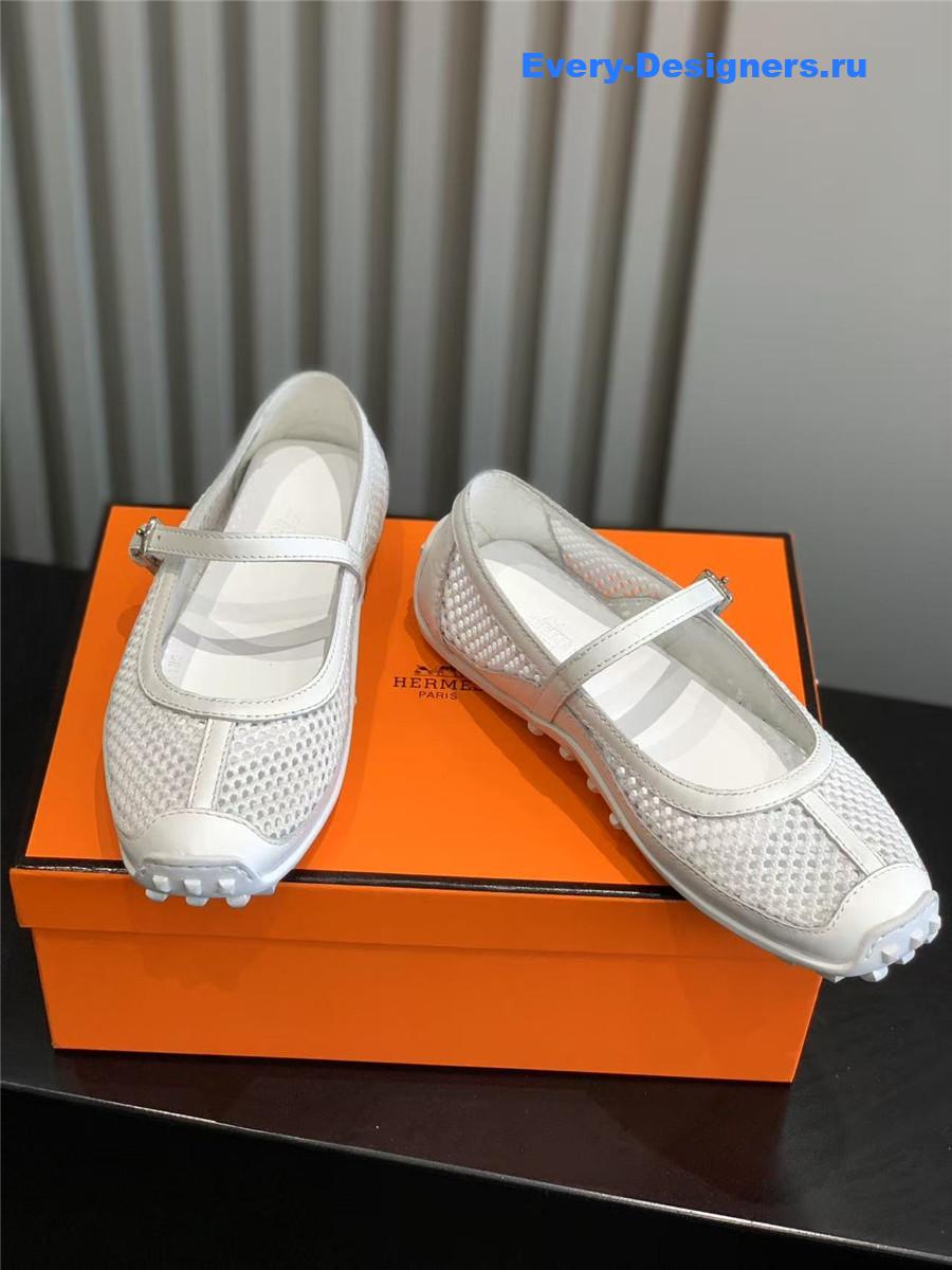 H**me5 kichu white ballet flats